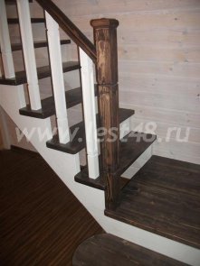 Деревянная лестница из сосны (сорт Экстра) 05-01 Деревянная лестница из сосны (сорт Экстра) 05-01
