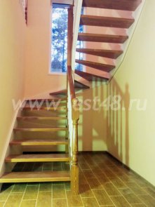 Лестница из сосны для загородного дома 05-08 Лестница из сосны для загородного дома 05-08