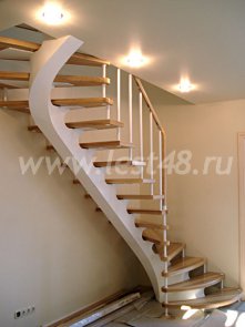 Деревянная лестница гусиный шаг с 1 на 3 этаж 08-07