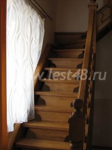 Двухмаршевая лестница с забежными ступенями 15-06